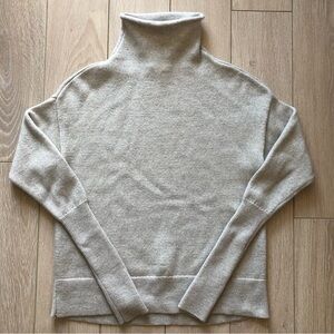 Aritzia Wilfred Italian Wool Yarn Cream & Light Grey Turtleneck Sweater